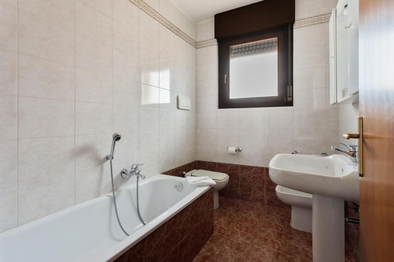 Borgo Roma Spacious Apartment - con parcheggio Verona Esterno foto